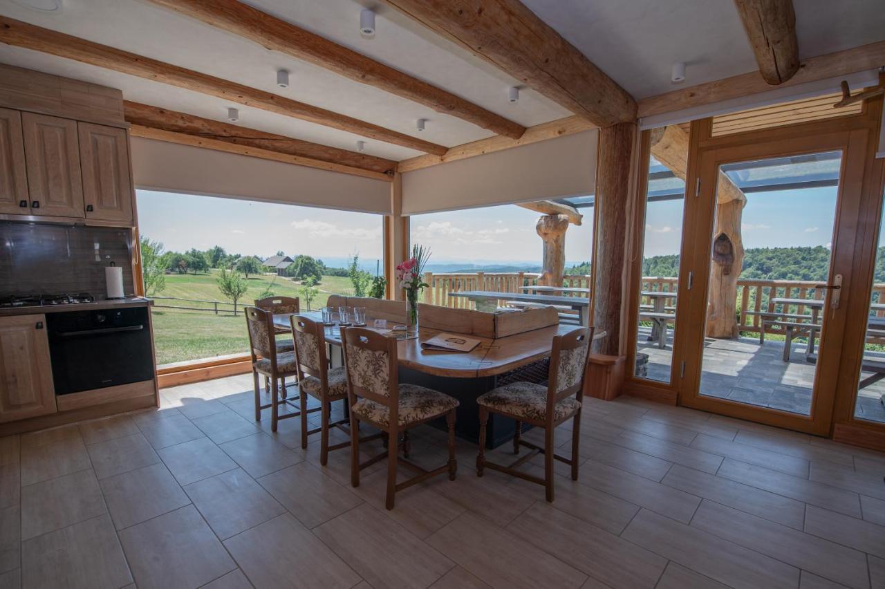 Holiday Home Ernest Zelezni With Hot Tub イヴァンチュナ・ゴリツァ エクステリア 写真