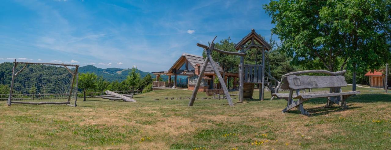 Holiday Home Ernest Zelezni With Hot Tub イヴァンチュナ・ゴリツァ エクステリア 写真