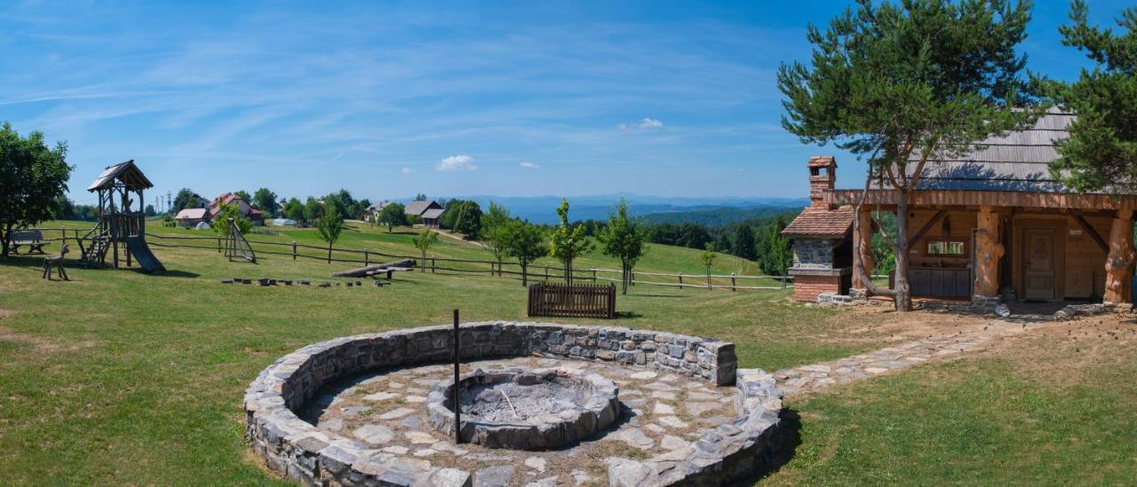 Holiday Home Ernest Zelezni With Hot Tub イヴァンチュナ・ゴリツァ エクステリア 写真
