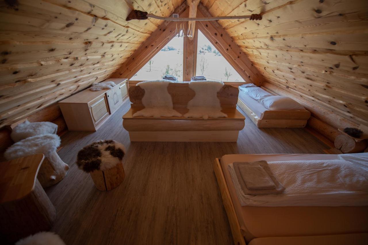Holiday Home Ernest Zelezni With Hot Tub イヴァンチュナ・ゴリツァ エクステリア 写真