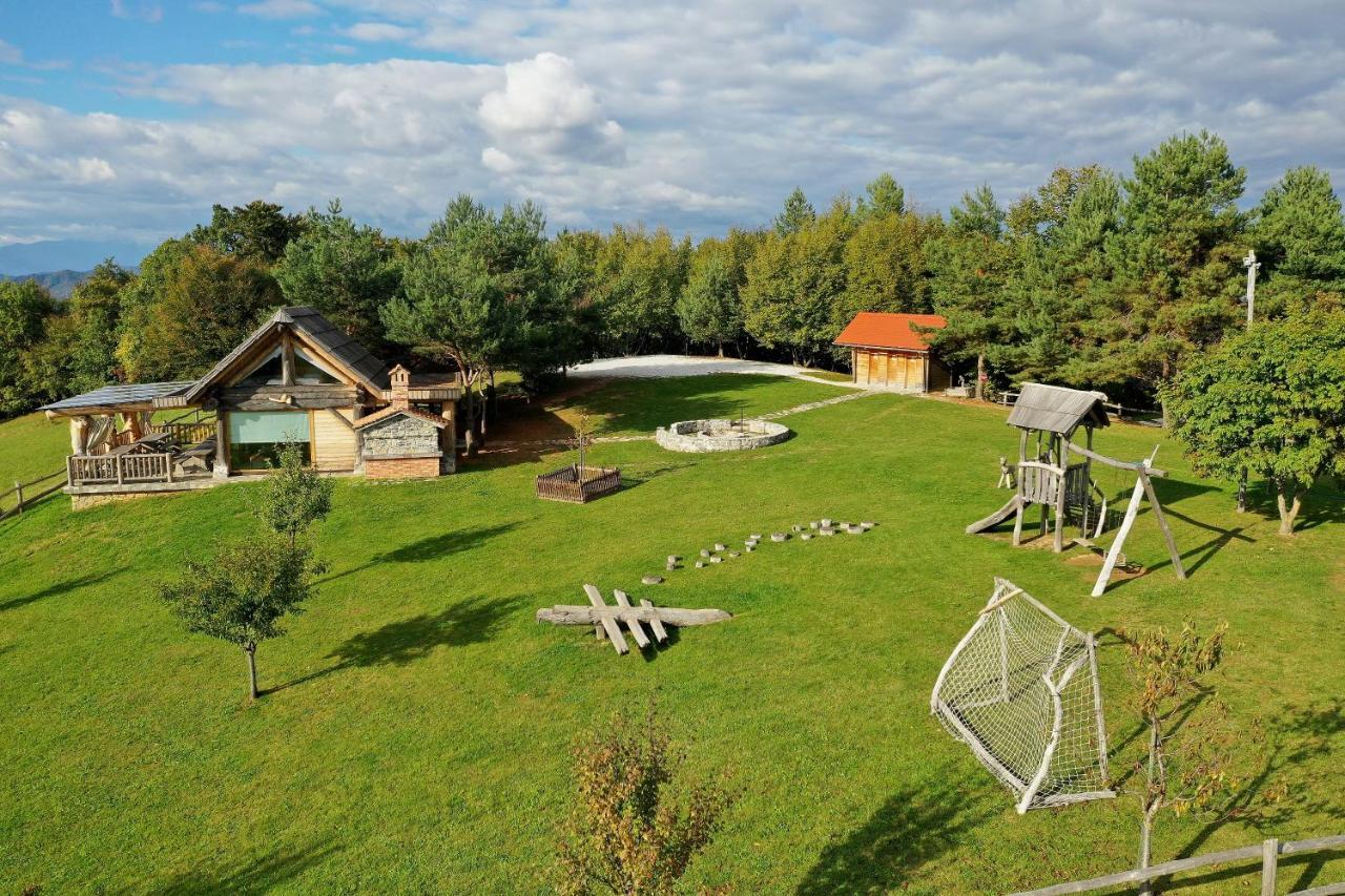 Holiday Home Ernest Zelezni With Hot Tub イヴァンチュナ・ゴリツァ エクステリア 写真