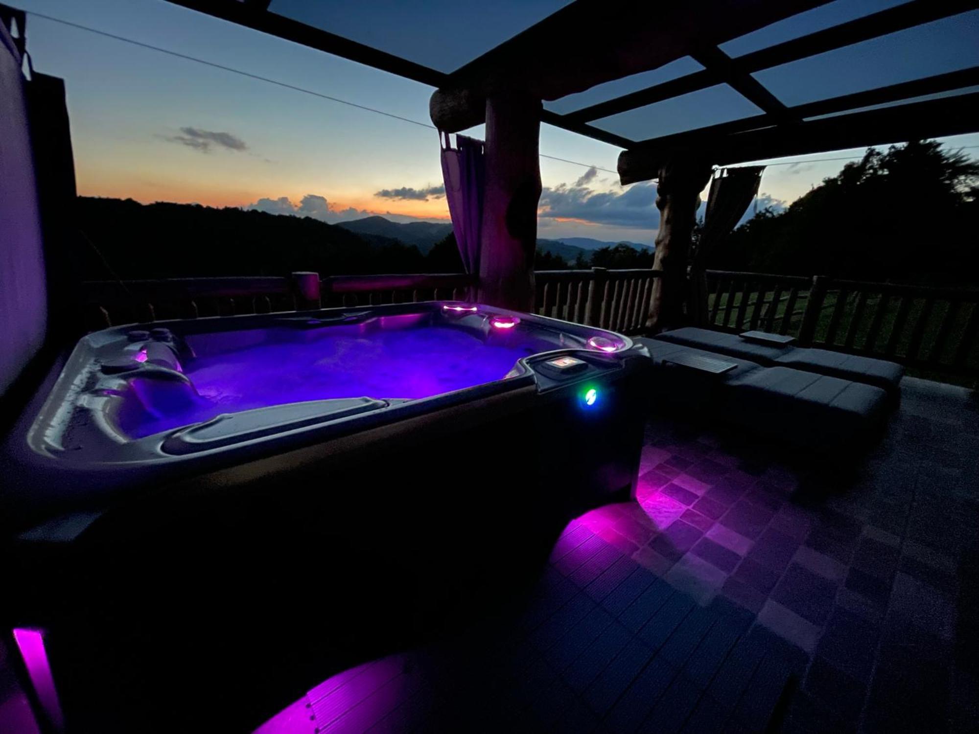 Holiday Home Ernest Zelezni With Hot Tub イヴァンチュナ・ゴリツァ エクステリア 写真
