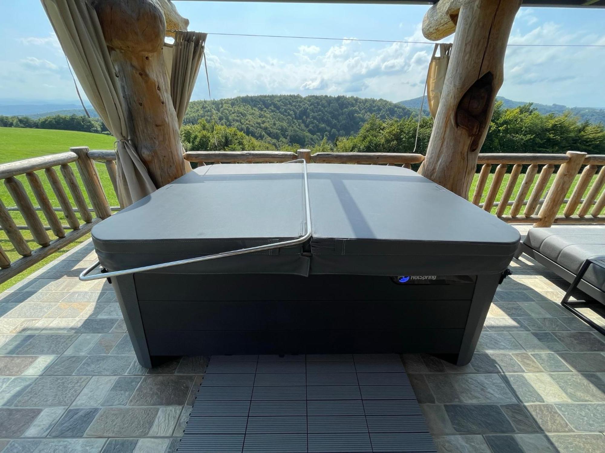 Holiday Home Ernest Zelezni With Hot Tub イヴァンチュナ・ゴリツァ エクステリア 写真