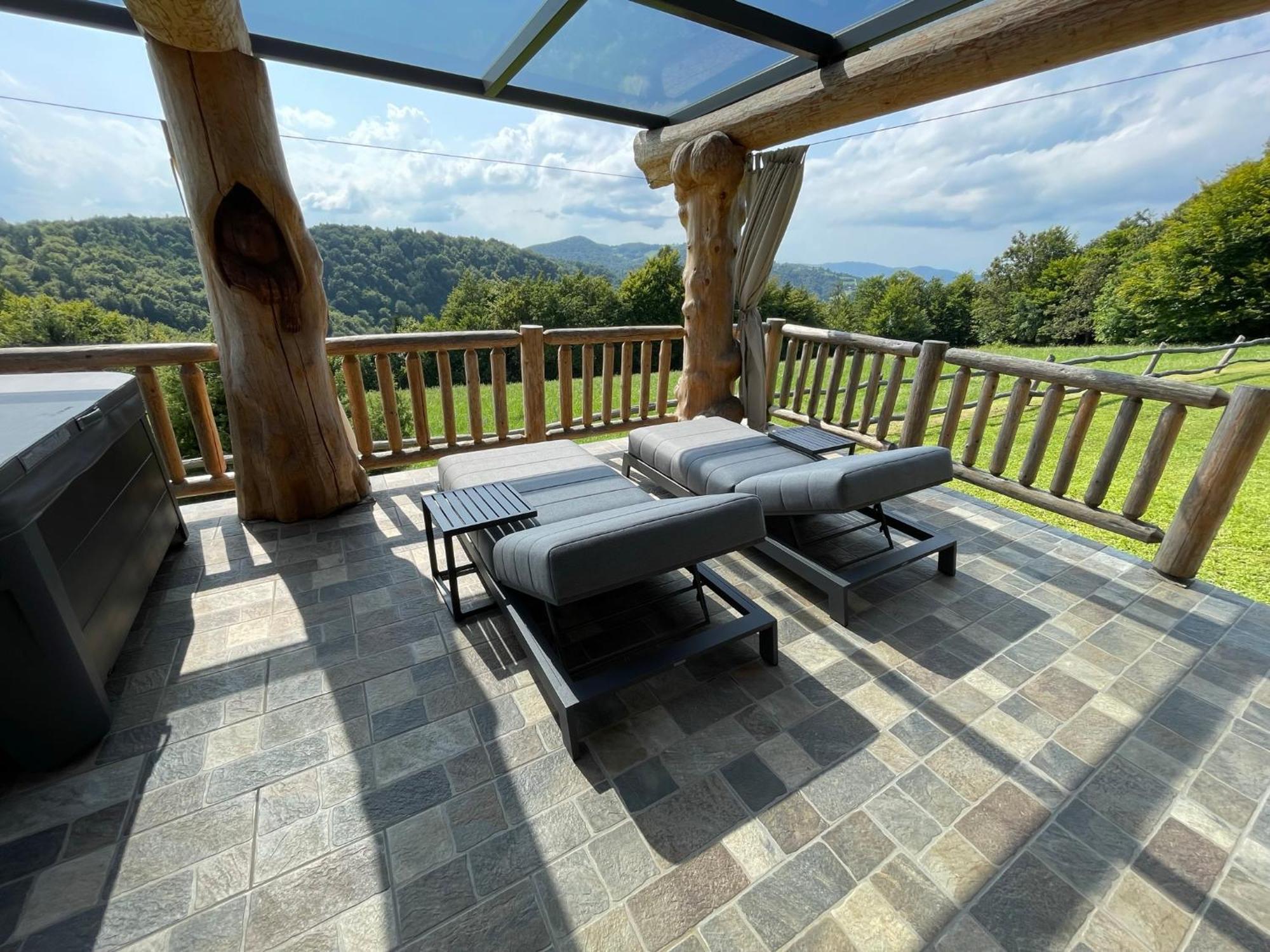 Holiday Home Ernest Zelezni With Hot Tub イヴァンチュナ・ゴリツァ エクステリア 写真